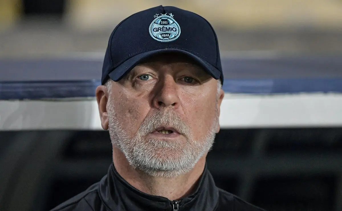 Grêmio x Fluminense: jogo de ‘alerta’ com cinco pendurados no Brasileirão Grêmio x Fluminense: jogo de ‘alerta’ com cinco pendurados no Brasileirão