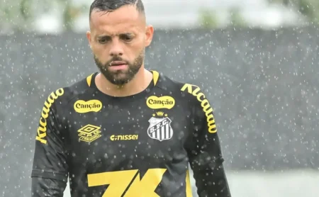 Guilherme: bom desempenho no Santos não garante permanência para 2026