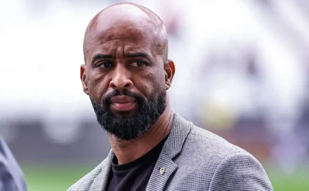 Gustavo Henrique implora por "Fica, Soldado" em festa do Corinthians, mas futuro do executivo é incerto