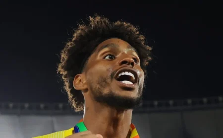 Hugo Souza ironiza Vegetti após título do Corinthians e rebate fala sobre "casa deles"