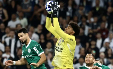 Hugo Souza provoca Palmeiras após título do Corinthians: “Nunca perdi” Hugo Souza provoca Palmeiras após título do Corinthians: “Nunca perdi”