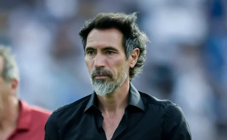 Internacional faz proposta a Eduardo Domínguez e argentino disputa vaga de técnico para 2026, informa jornal