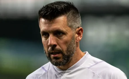 Internacional oficializa retorno de Ramon e negocia novo empréstimo ao Vitória