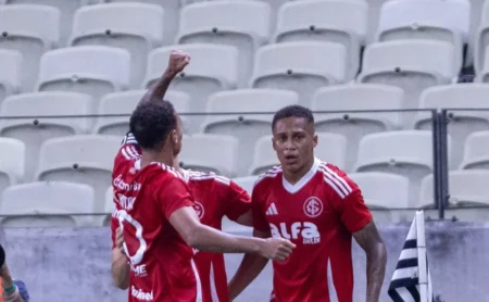 Internacional interfere nos planos do Santos e demonstra interesse em Vitinho para 2026