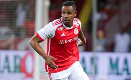 Internacional aguarda decisão de Fernando sobre retorno em 2026