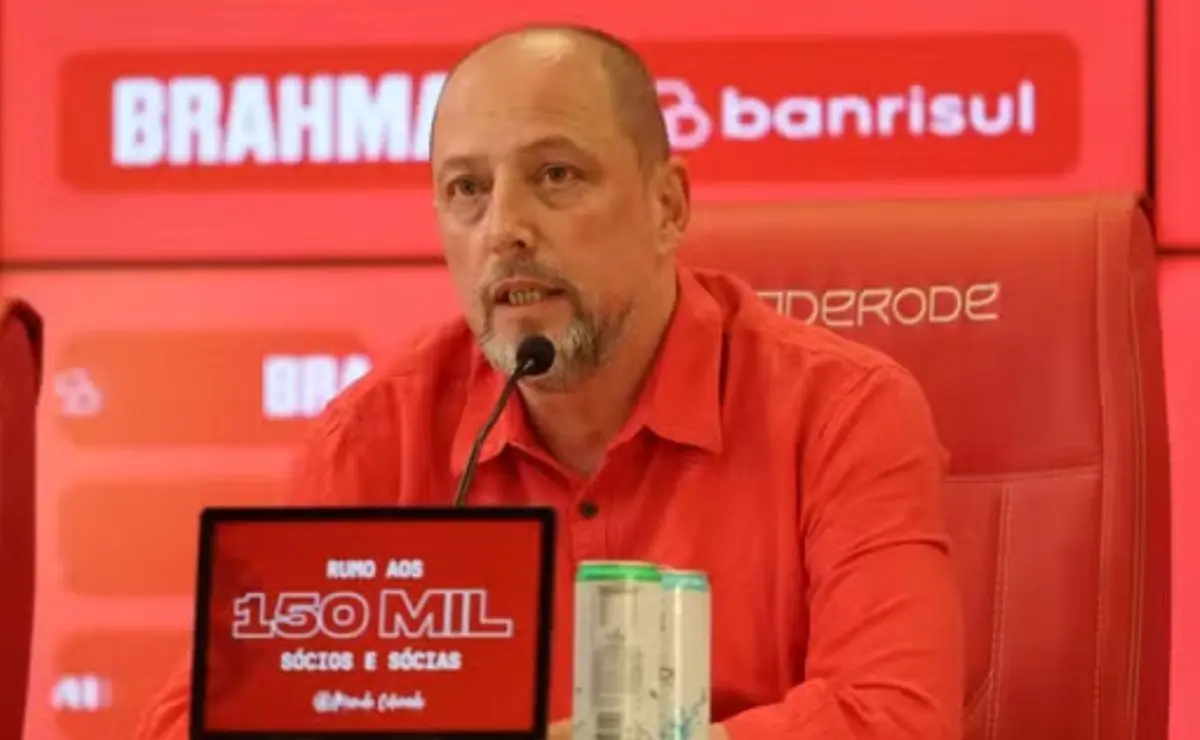 Internacional sofre ban de transferências da FIFA e diretoria promete regularização em breve