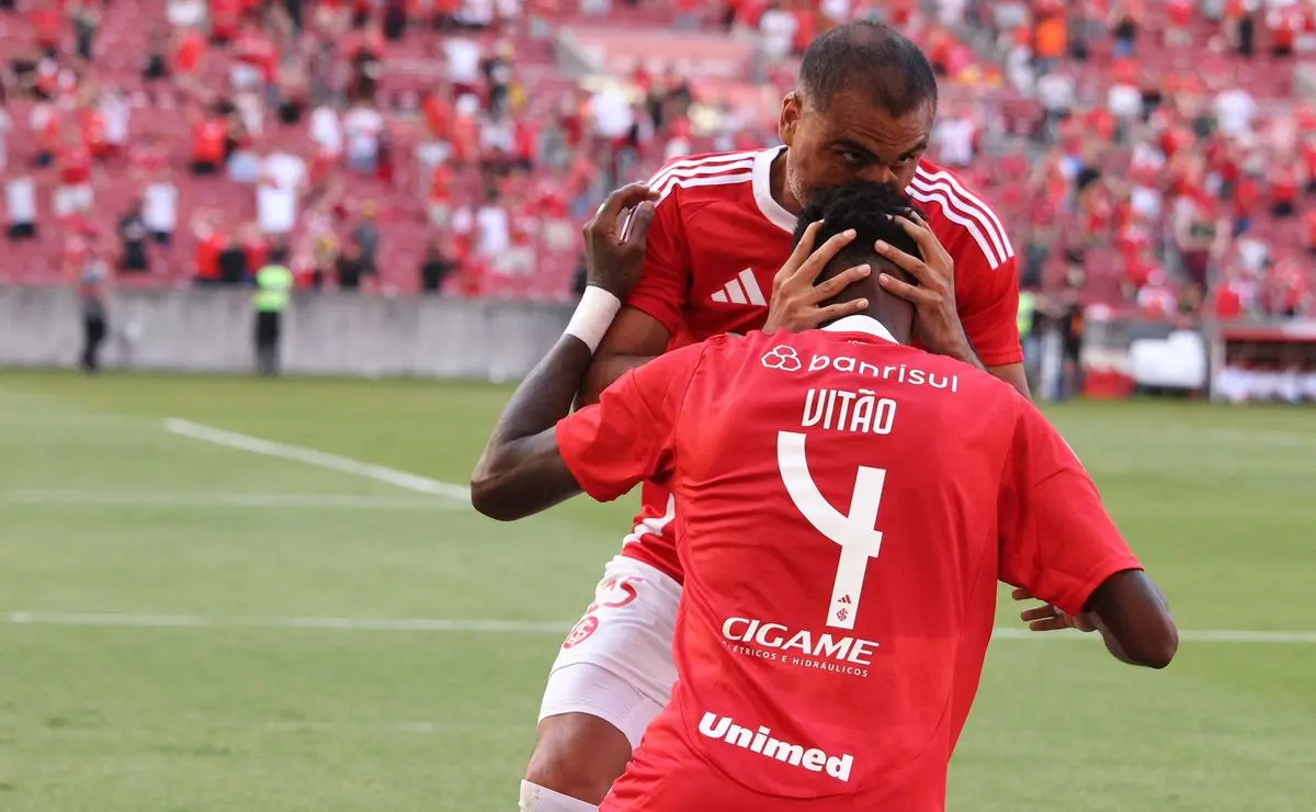 Internacional planeja reformulação com saídas de Vitão, Carbonero e outros sete jogadores Internacional planeja reformulação com saídas de Vitão, Carbonero e outros sete jogadores
