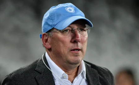 John Textor aprova, e Botafogo rescinde empréstimo de zagueiro Gabriel Bahia John Textor aprova, e Botafogo rescinde empréstimo de zagueiro Gabriel Bahia