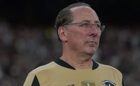 John Textor mira em mais seis nomes para o Botafogo após Anselmi John Textor mira em mais seis nomes para o Botafogo após Anselmi