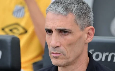 João Basso: futuro em aberto no Santos, com apoio de Neymar