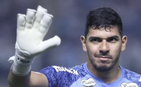 João Paulo recebe sondagens e Santos avalia retorno do goleiro em caso de venda de Brazão
