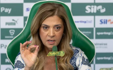 Leila Pereira rebate BAP e acusa Flamengo de disseminar notícias falsas sobre gramados sintéticos Leila Pereira rebate BAP e acusa Flamengo de disseminar notícias falsas sobre gramados sintéticos