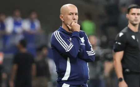 Leonardo Jardim analisa classificação do Corinthians e alfineta Gabigol: “Não vai se incomodar” Leonardo Jardim analisa classificação do Corinthians e alfineta Gabigol: “Não vai se incomodar”