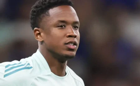 Lesão de Sinisterra: Cruzeiro acompanha caso do colombiano com atenção médica