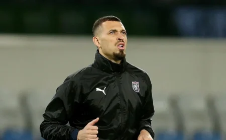 Léo Duarte, ex-Flamengo, busca retorno ao Brasil após fim de contrato e elogia o clube.