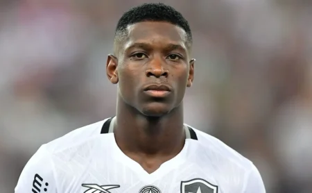 Luiz Henrique reitera desejo pelo retorno de Artur Jorge ao Botafogo: “Tem que voltar” Luiz Henrique reitera desejo pelo retorno de Artur Jorge ao Botafogo: “Tem que voltar”