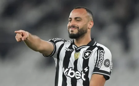 Marçal aposta em pré-temporada para evolução de Arthur Cabral no Botafogo: “Vemos nele coisas muito boas”