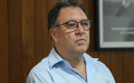 Marcelo Teixeira define nos bastidores: Santos buscará rescisão com Ed Carlos Marcelo Teixeira define nos bastidores: Santos buscará rescisão com Ed Carlos