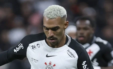 Matheuzinho ironiza jogadores do Vasco após título do Corinthians no Maracanã