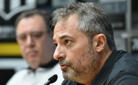 Mattos pressionado no Santos e Mayke é liberado para negociação; lateral recebe R$ 1 milhão Mattos pressionado no Santos e Mayke é liberado para negociação; lateral recebe R$ 1 milhão