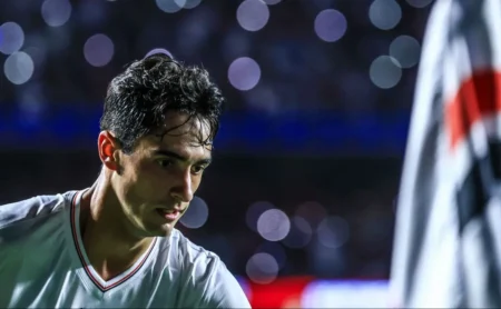 Meia do São Paulo nega acerto e revela interesse de clubes europeus em Rodriguinho