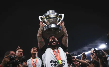 Memphis Depay em alta no Corinthians: título e lançamento musical