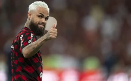Michael expressa frustração por poucos minutos e entrega futuro ao Flamengo
