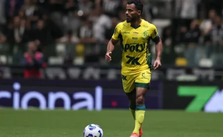 Máquina de milhões auxilia Danielzinho a superar dores e realizar sonho no São Paulo