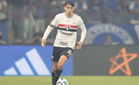 Negociação avançada: Ferraresi aceita aumento no Botafogo, e São Paulo mira Tucu Correa na troca