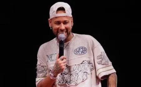 Neymar, em show, envia mensagem a Ancelotti e se coloca à disposição para a Seleção Brasileira