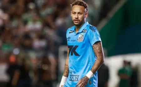 Neymar Quebra Jejum de Três Anos com Hat-Trick Inédito Neymar Quebra Jejum de Três Anos com Hat-Trick Inédito