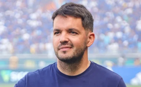 Nicolás Larcamón elogia o Flamengo e o define como um grande rival antes do jogo no Intercontinental Nicolás Larcamón elogia o Flamengo e o define como "um grande rival" antes do jogo no Intercontinental