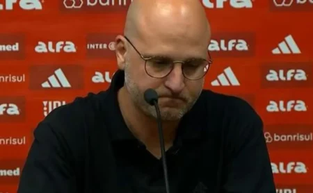 No limite da queda: Bisol chora e apela por apoio da torcida do Internacional, "sei que temos pouco crédito".