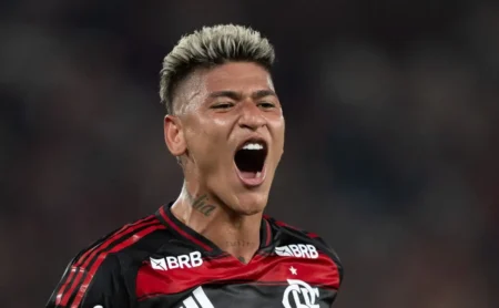 Olympique de Marseille faz oferta de R$ 130 milhões por Carrascal, mas Flamengo impede a saída do meia-atacante