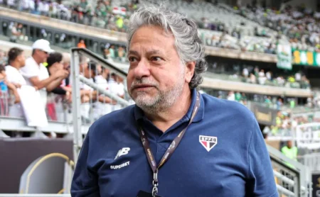 Oposição intensifica pressão e protocola pedido de impeachment de Casares no São Paulo