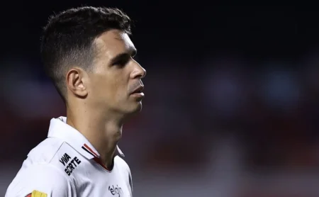 Oscar define futuro: aposentadoria ou continuidade no São Paulo é comunicada Oscar define futuro: aposentadoria ou continuidade no São Paulo é comunicada