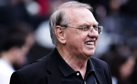 Osmar Stabile pode liberar o Corinthians de transfer ban com empréstimo de R$ 70 milhões Osmar Stabile pode liberar o Corinthians de transfer ban com empréstimo de R$ 70 milhões