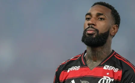 Pai de Gerson, ex-jogador do Flamengo, otimista com acerto com o Cruzeiro: Está indo bem Pai de Gerson, ex-jogador do Flamengo, otimista com acerto com o Cruzeiro: "Está indo bem"