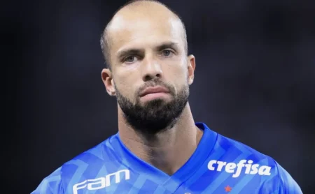 Palmeiras em impasse por goleiro para 2026 com ausência de resposta de Lomba Palmeiras em impasse por goleiro para 2026 com ausência de resposta de Lomba