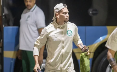 Palmeiras aguarda recuperação de Paulinho e já planejava cenário sem o camisa 10 em 2026