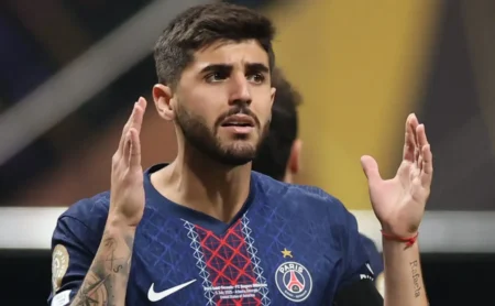 Palmeiras estuda envolver jogadores em negociação com o PSG por Beraldo