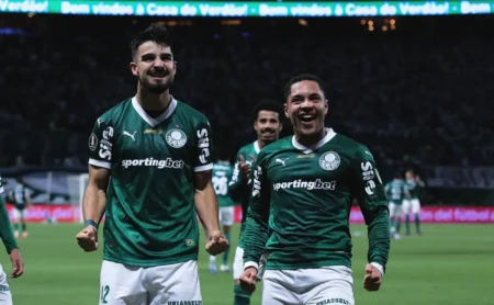 Palmeiras avalia propostas de Flaco López e Vitor Roque, superando o investimento original