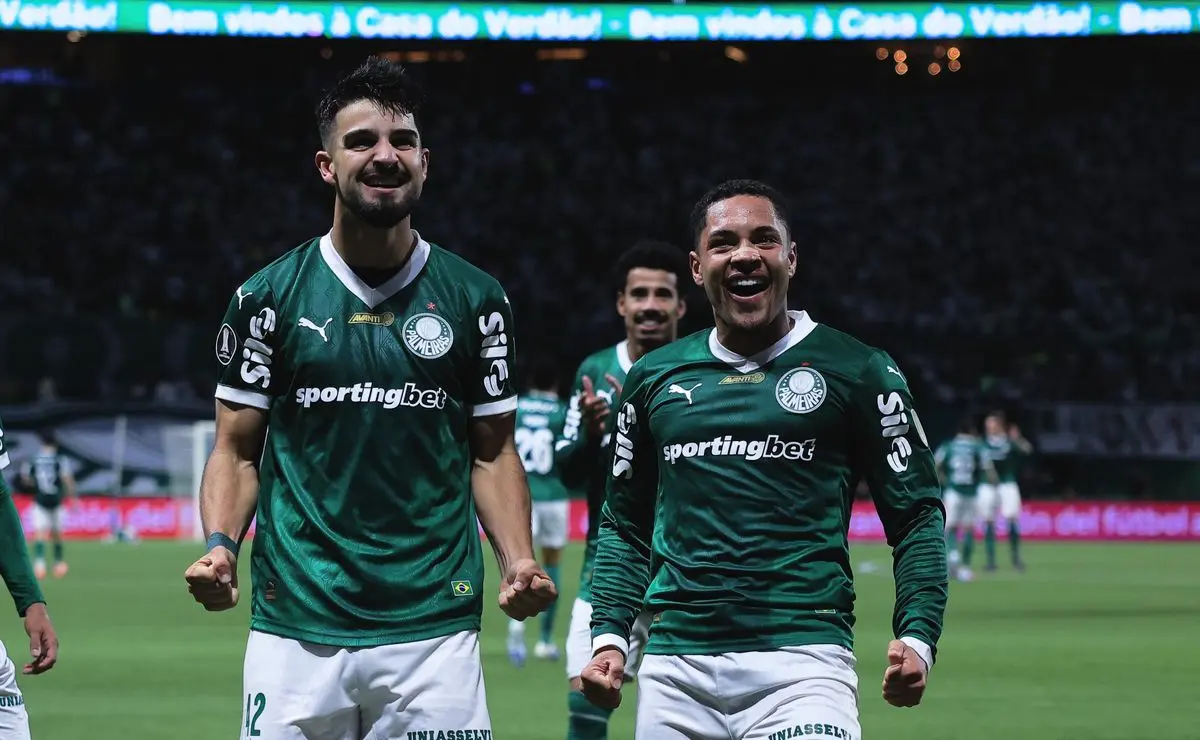 Palmeiras avalia propostas de Flaco López e Vitor Roque, superando o investimento original