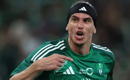 Palmeiras define Roger Ibañez como substituto de Micael e avalia proposta ao Al-Ahli.