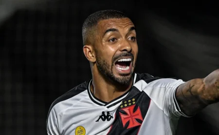 Paulo Henrique minimiza má fase do Vasco e define jogo contra o Fluminense como decisivo: “Encarando como jogos da vida” Paulo Henrique minimiza má fase do Vasco e define jogo contra o Fluminense como decisivo: “Encarando como jogos da vida”