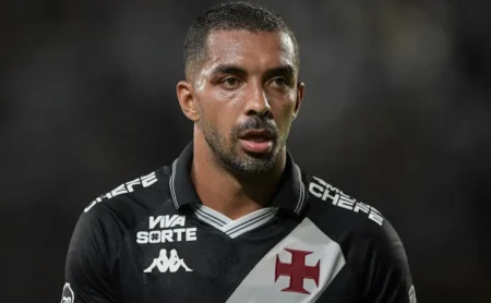 Paulo Henrique (Vasco) fala sobre interesse de outros clubes e prefere não projetar o futuro