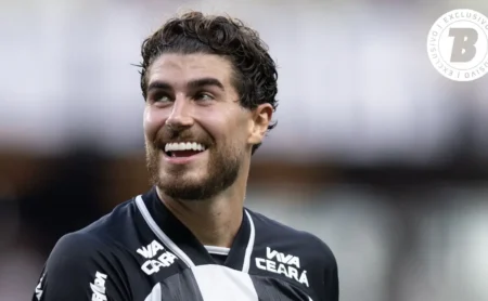 Pedro Raul permanece no Corinthians até 2026, a não ser que seja vendido.