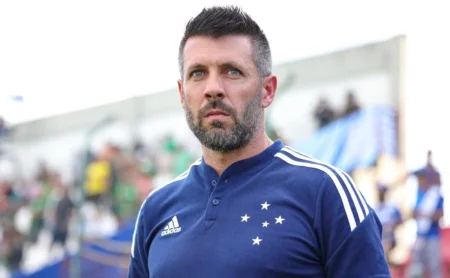 Pezzolano confirma negociação com Internacional e define data de chegada ao Brasil: "Está caminhando forte"