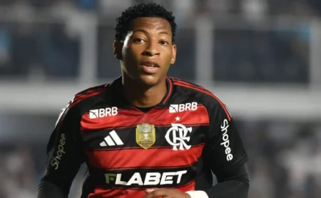 Plata fala sobre disputa por posição no Flamengo e a ansiedade de Pedro Plata fala sobre disputa por posição no Flamengo e a ansiedade de Pedro