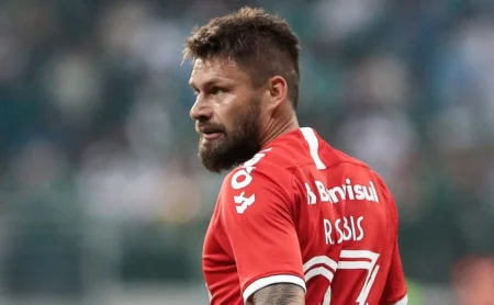 Rafael Sobis: alerta contra depredações no Beira-Rio e reflexões sobre a crise no elenco do Inter